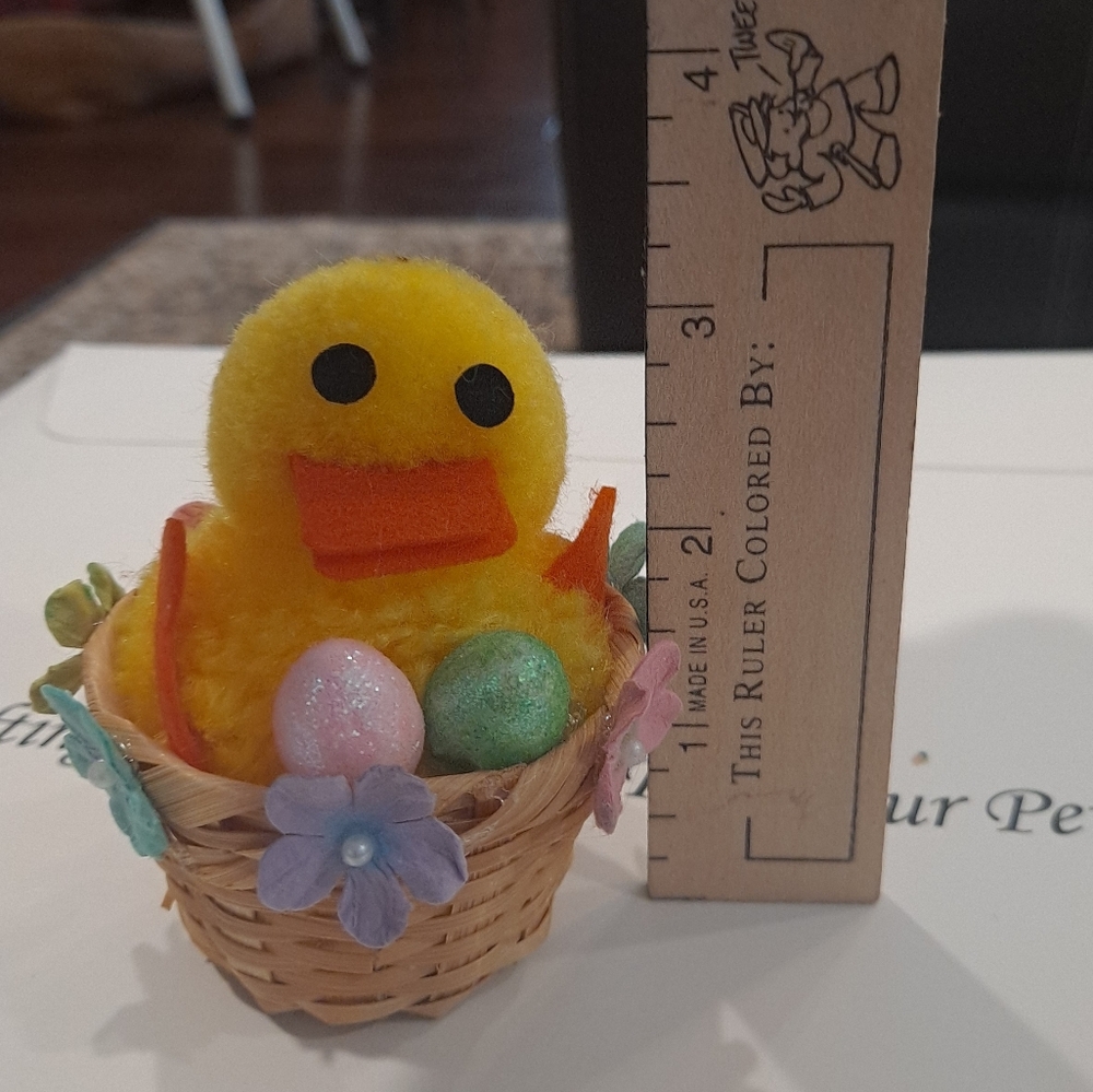 Vintage 1975 Dakin & Co. with Easter Basket